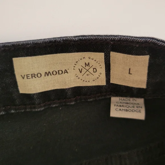 NWT Vero Moda Black Jean Denim Cuffed Shorts - Picture 8 of 9